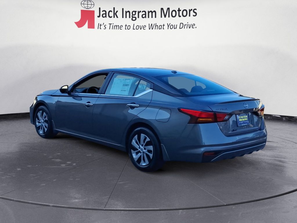 used 2025 Nissan Altima car