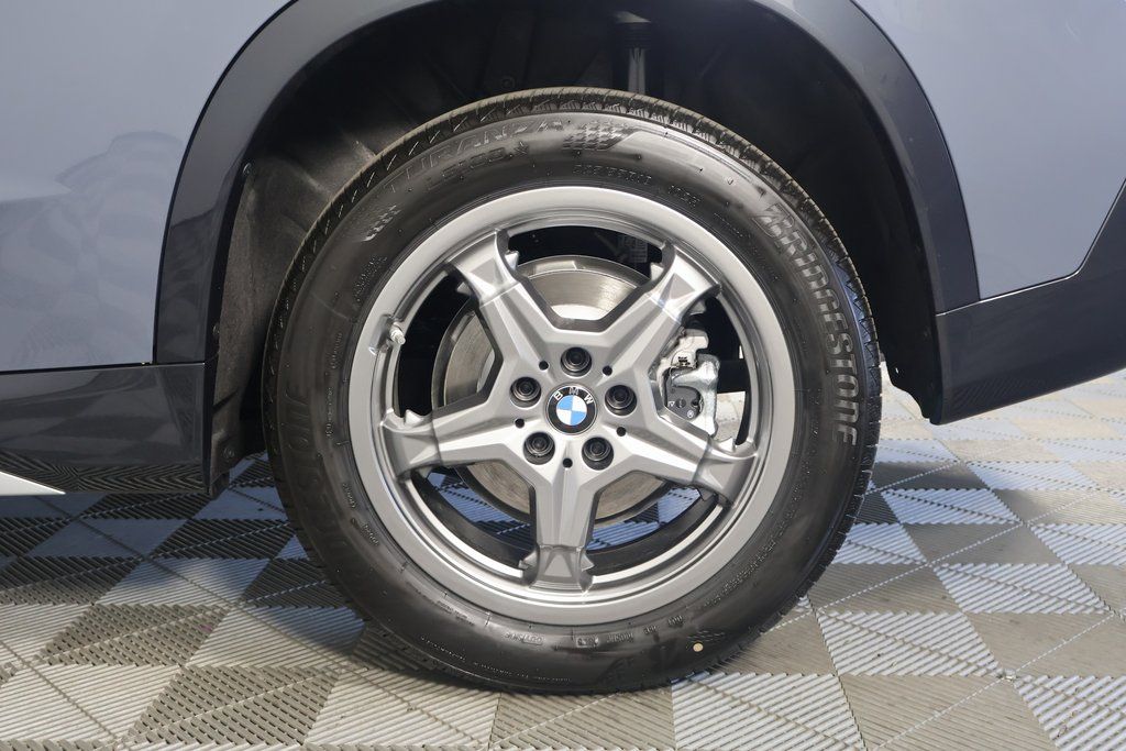 Thumbnail: 2025 BMW X1 - 10
