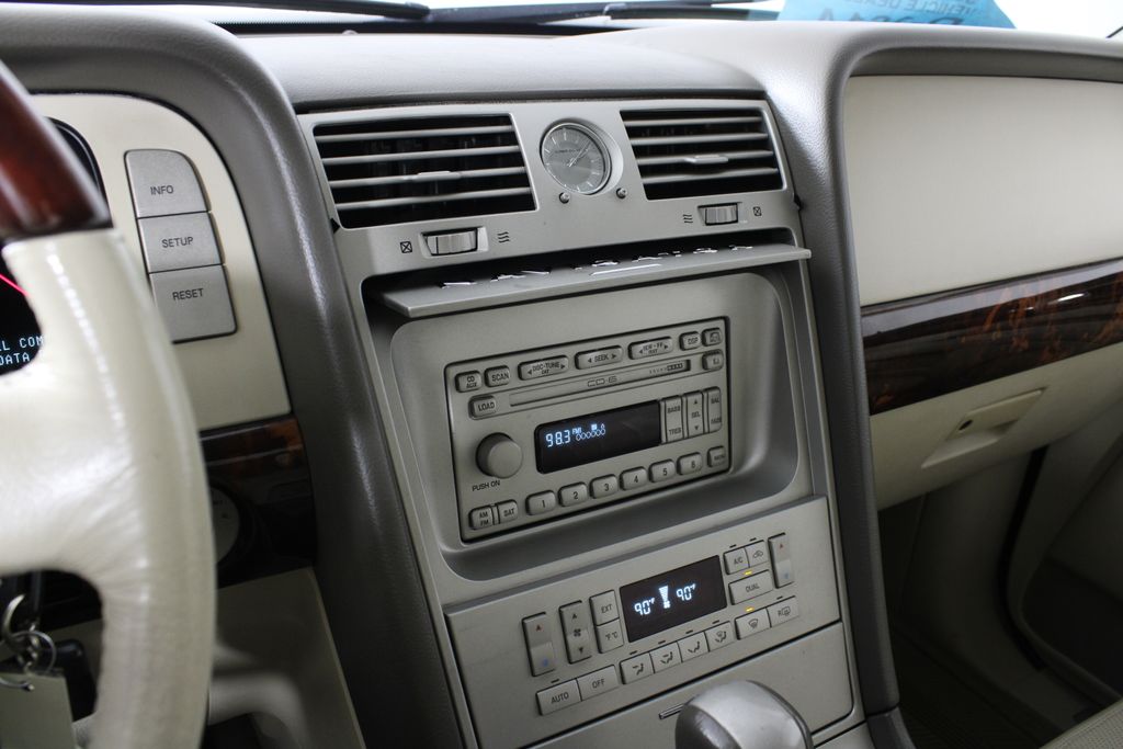 Used 2004 Lincoln Navigator for sale in 