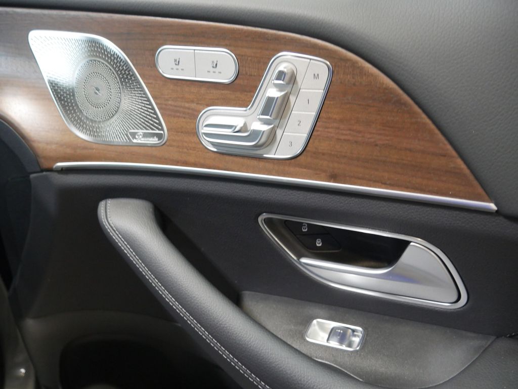 Thumbnail: 2026 Mercedes-Benz GLE - 29