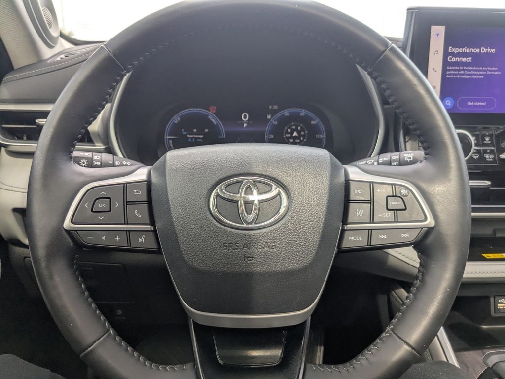 2023 Toyota Highlander Hybrid Platinum