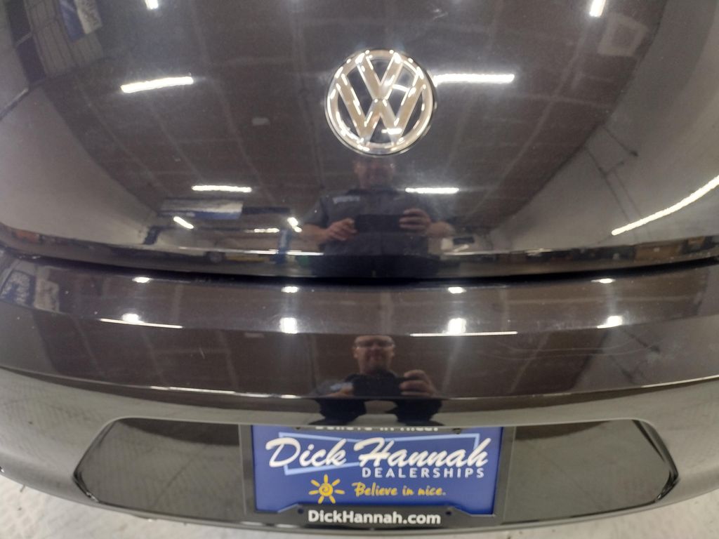 2013 Volkswagen Beetle 2.5L Fender Edition