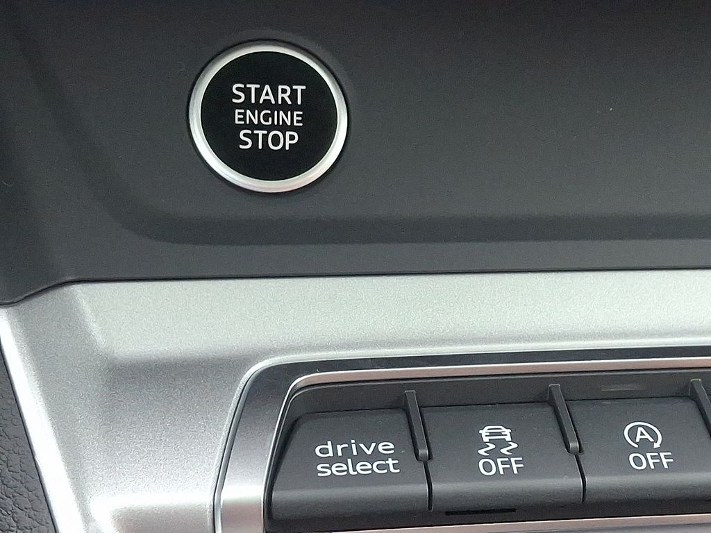 Thumbnail: 2025 Audi Q3 - 17