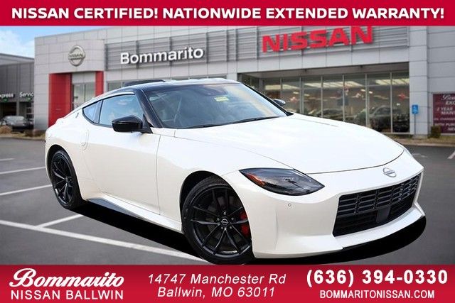 Pearl White Tricoat/Super Black 2025 Nissan Z Performance RWD Coupe Rear-Wheel Drive 6-Speed Manual