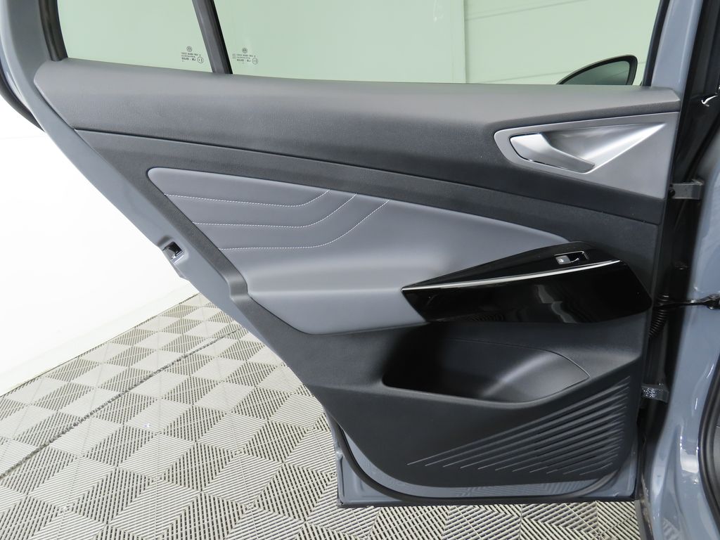 2025 Volkswagen ID.4 Pro S 27