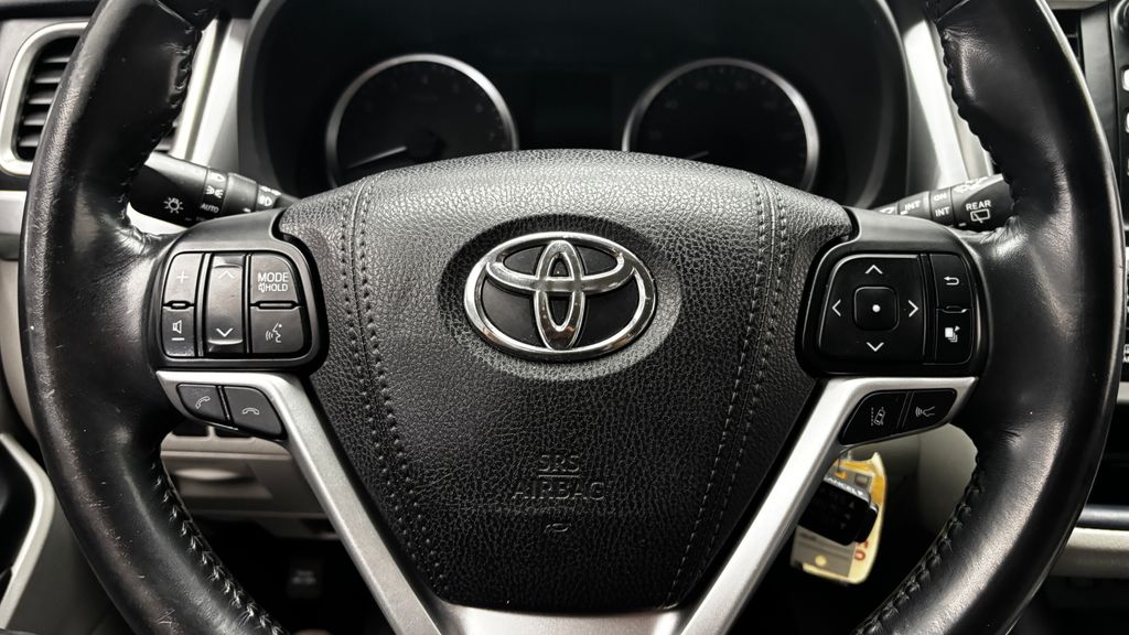 Thumbnail: 2018 Toyota Highlander - 20