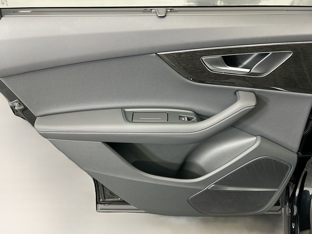 Thumbnail: 2026 Audi Q7 - 26