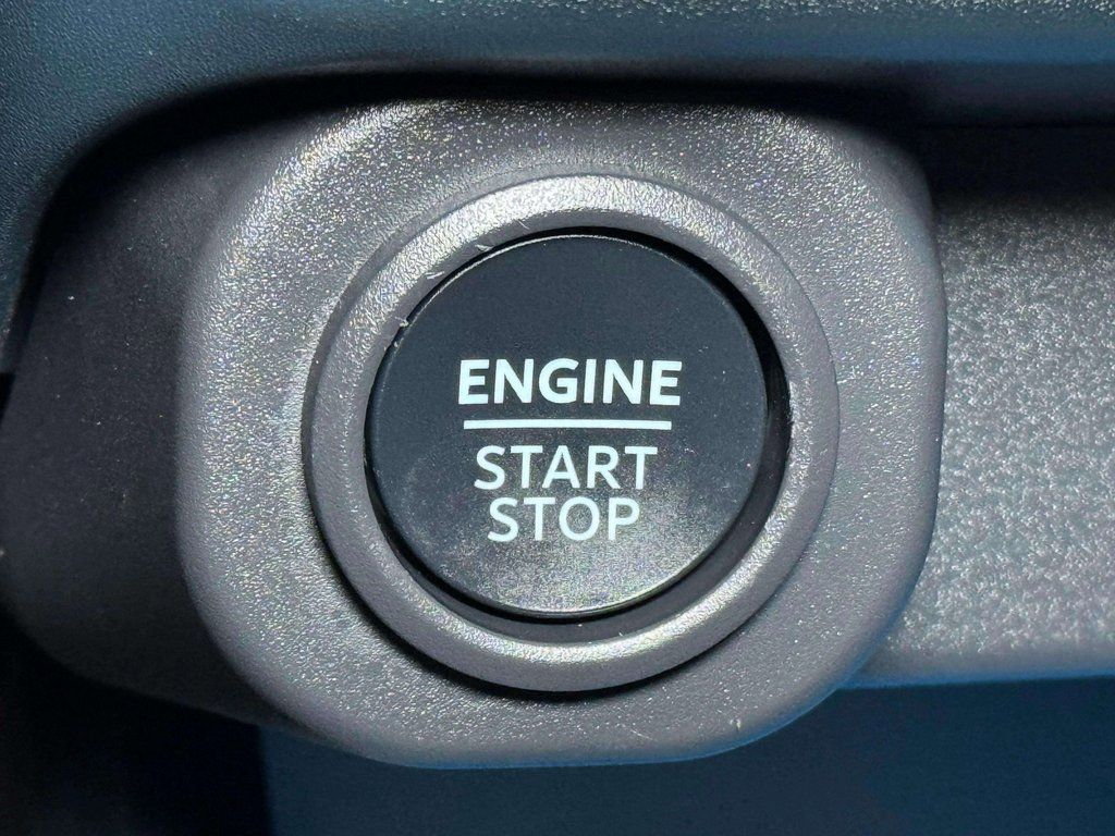 Used 2025 Oxford White Ford XLT image 11