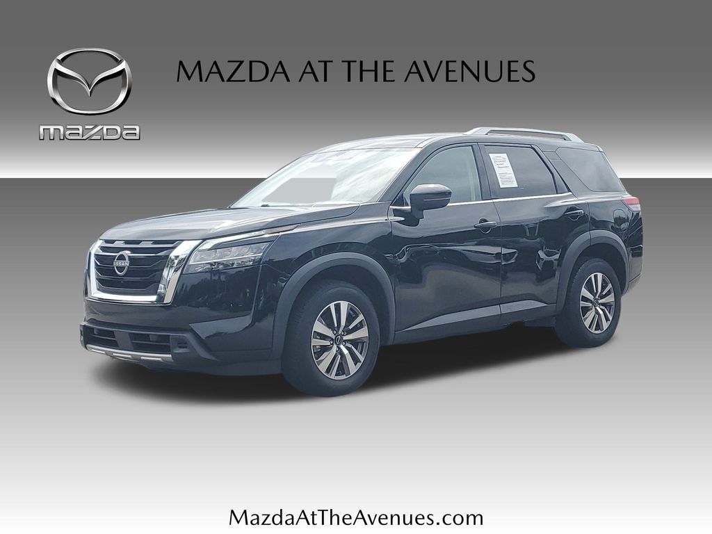 2023 Nissan Pathfinder SL