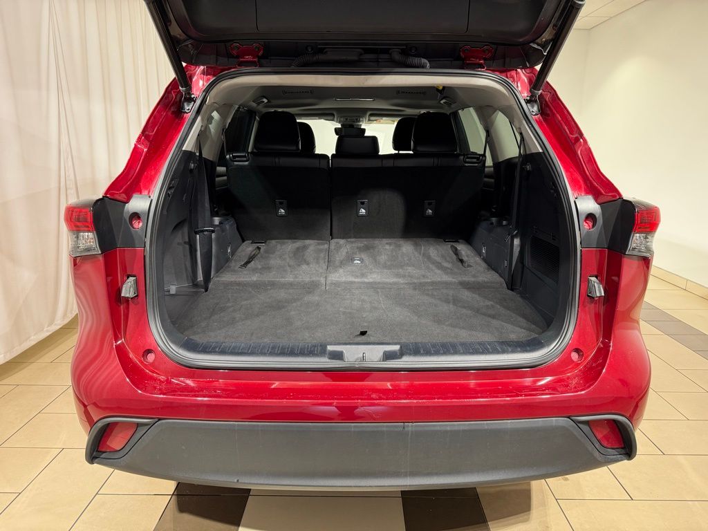 Thumbnail: 2023 Toyota Highlander - 12