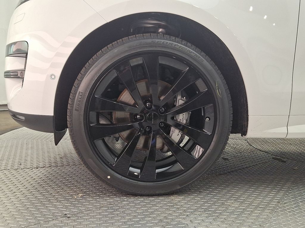 Thumbnail: 2026 Land Rover Range Rover Sport - 5