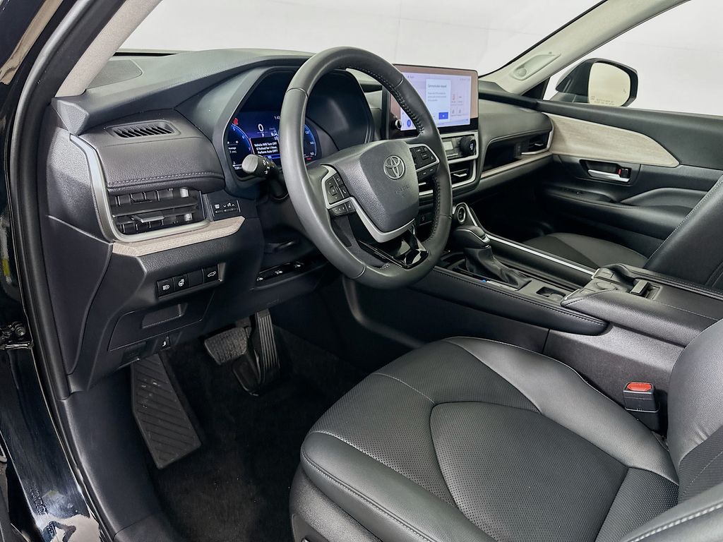 Thumbnail: 2025 Toyota Grand Highlander - 9