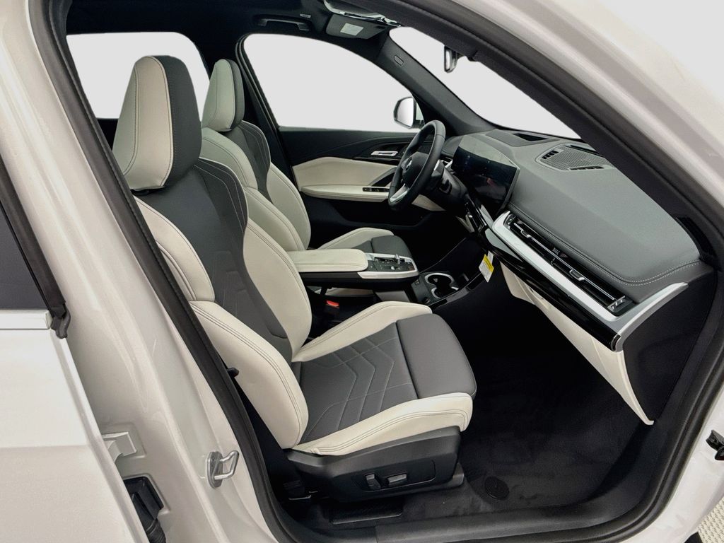 New 2027 White BMW xDrive28i image 19