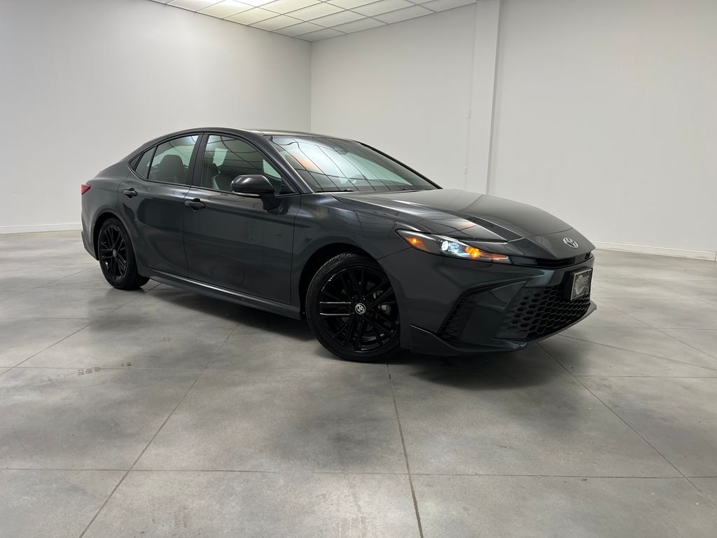2025 Toyota Camry SE FWD