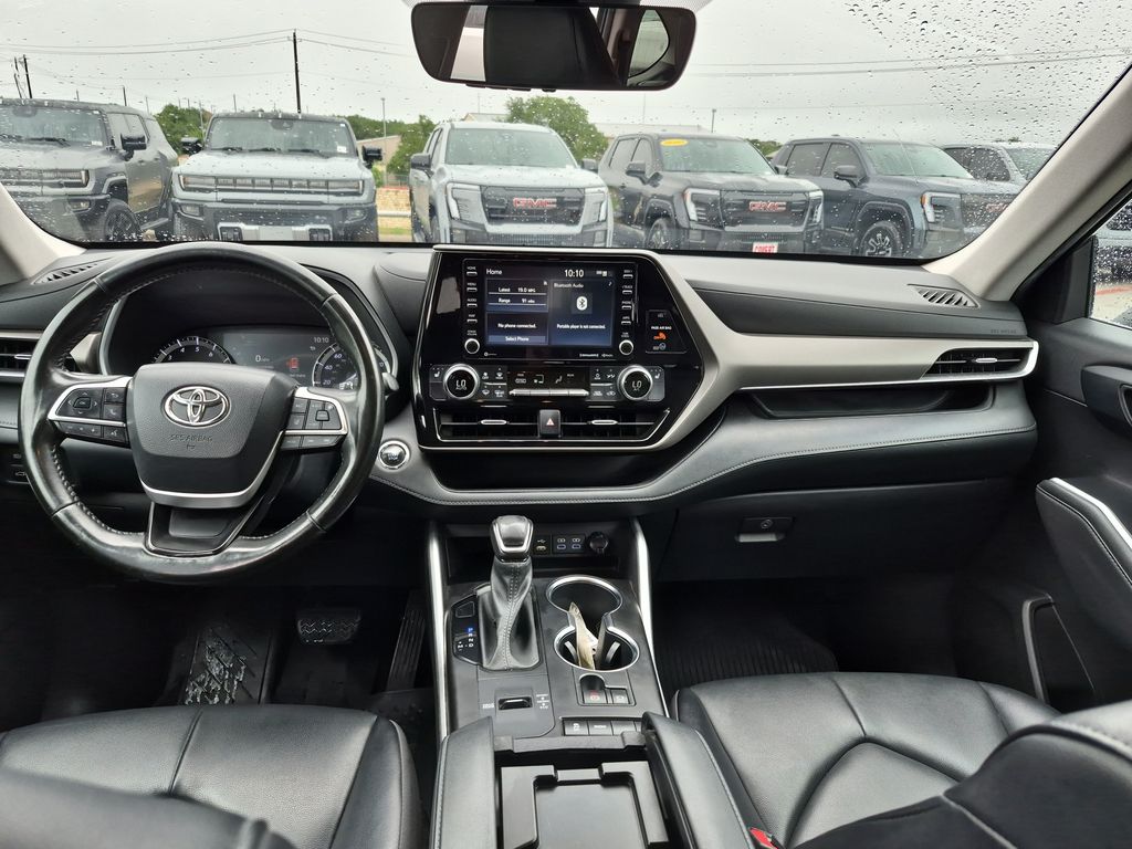 Used Car 2022 Toyota Highlander  Xle For Sale Under $30,000 In Austin, Texas