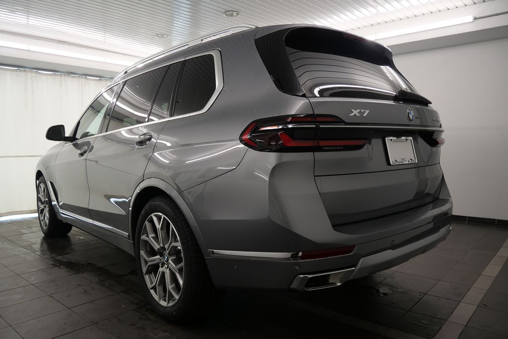 2025 BMW X7 xDrive40i 5