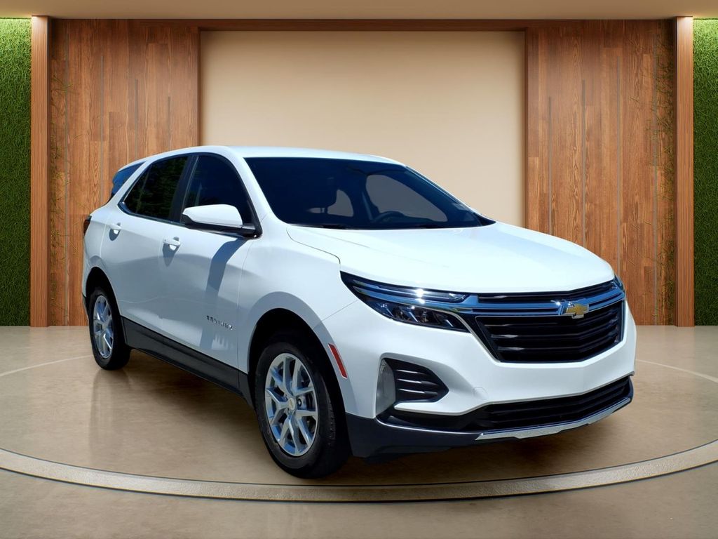 Summit White 2022 Chevrolet Equinox SUV / Crossover Front-Wheel Drive 6-Speed Automatic Overdrive