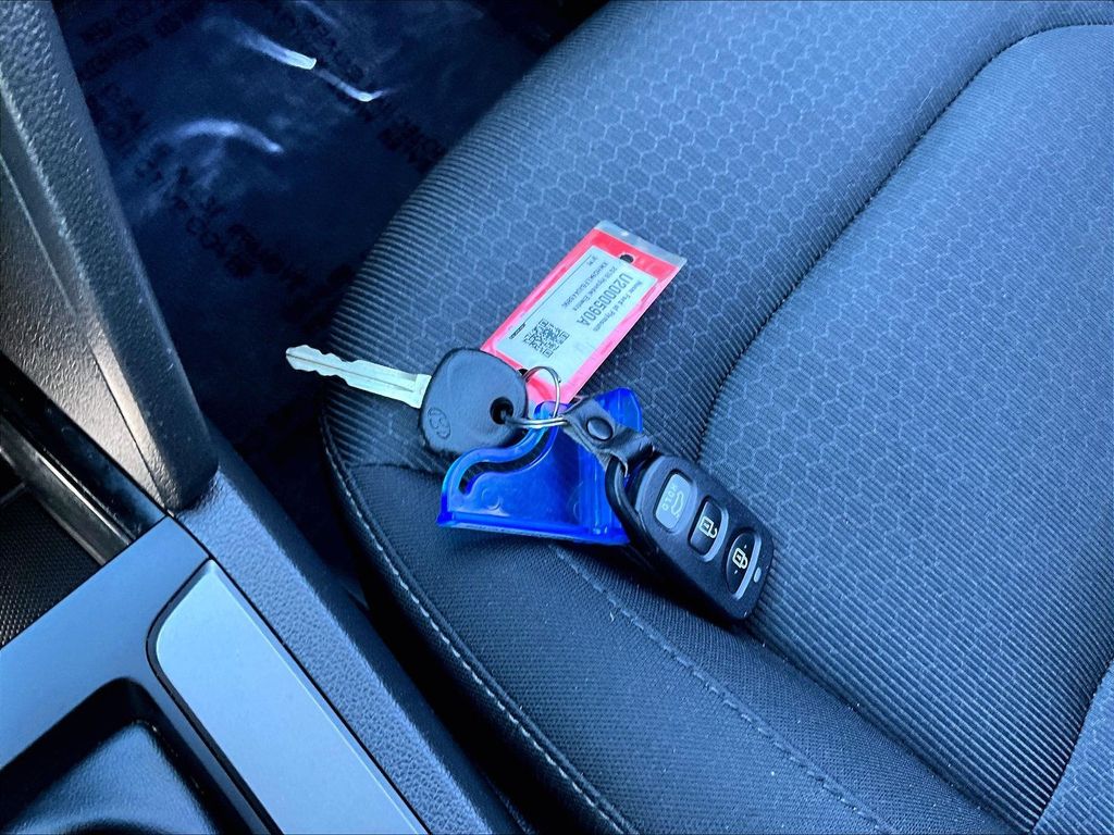 2018 Hyundai Elantra — photo 30