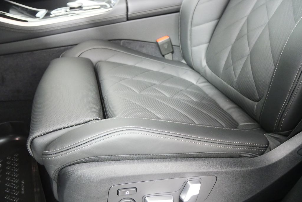 Thumbnail: 2026 BMW X5 - 10