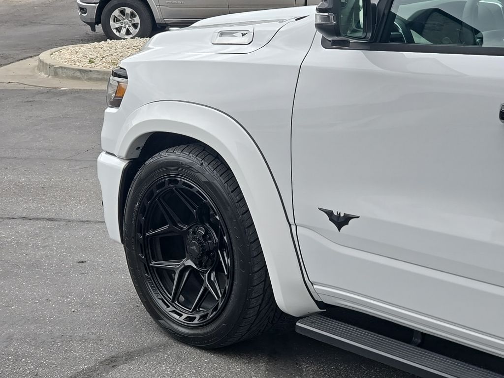 Used 2025 White Ram Big Horn/Lone Star image 13