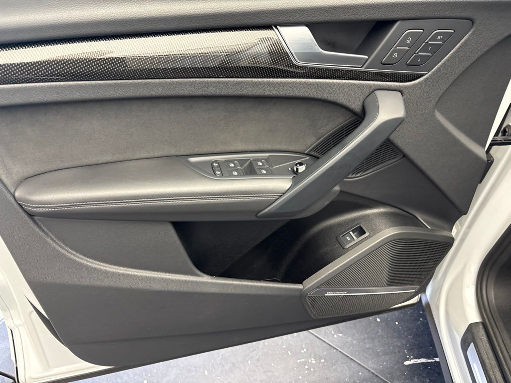 Thumbnail: 2023 Audi SQ5 - 15