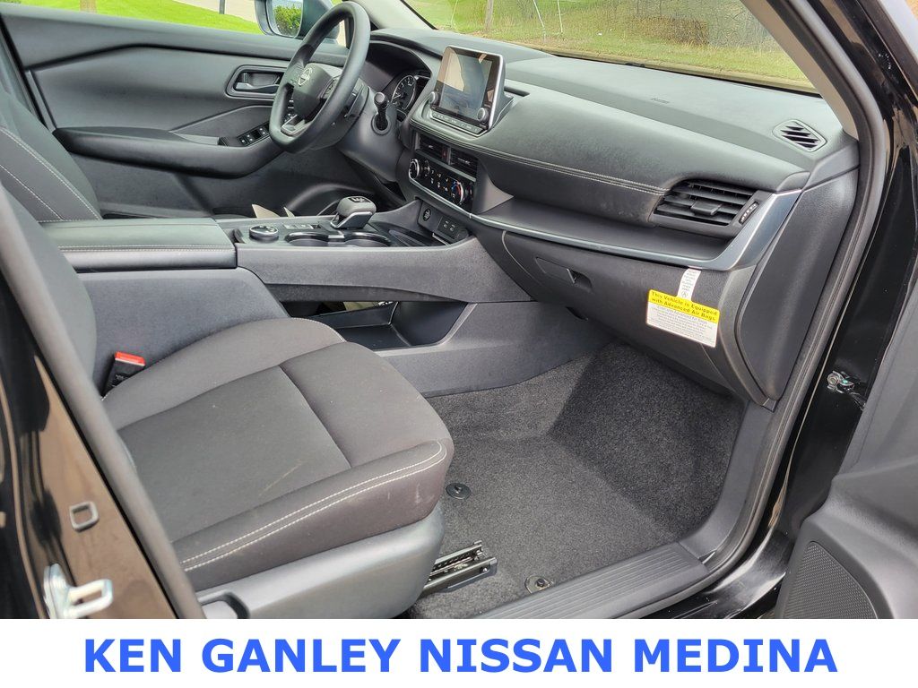 2025 Nissan Rogue S photo