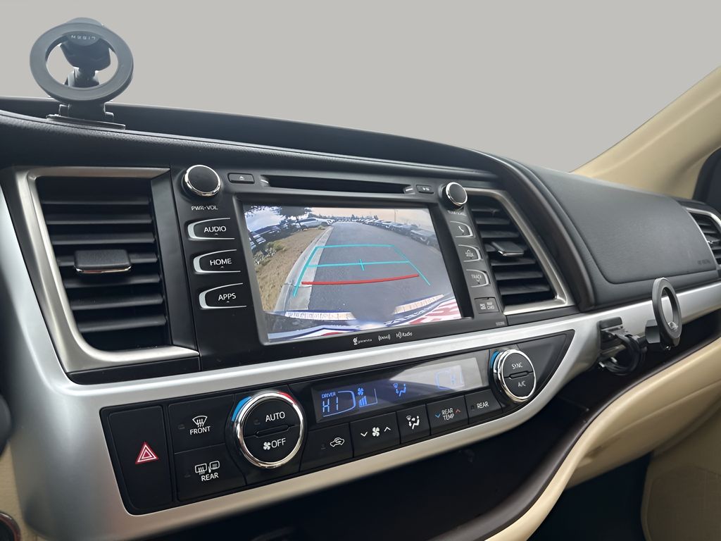 Used Car 2019 Toyota Highlander  Xle For Sale Under $25,000 In Austin, Texas