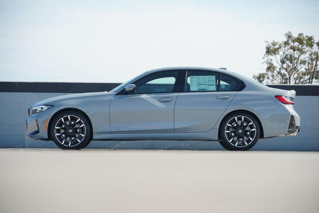 Thumbnail: 2026 BMW 3 Series - 4