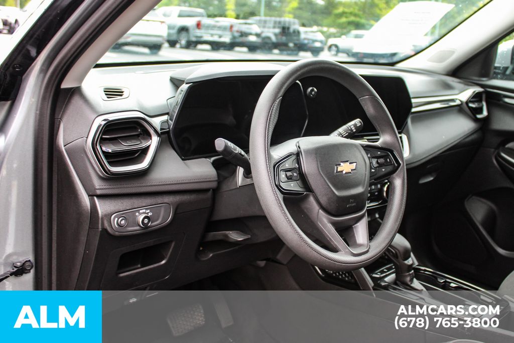 Used 2025 Gray Chevrolet LT image 31