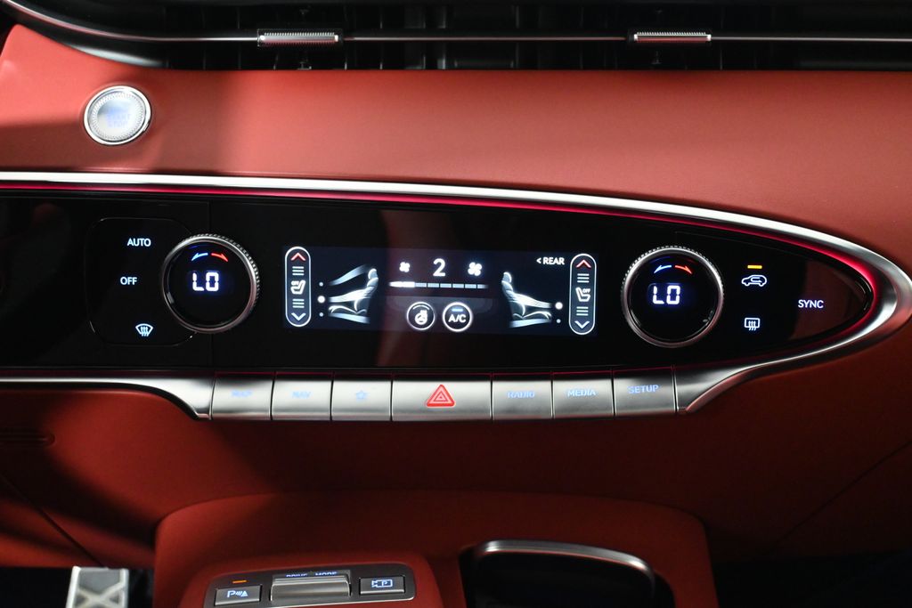 2024 Genesis GV70 2.5T 24