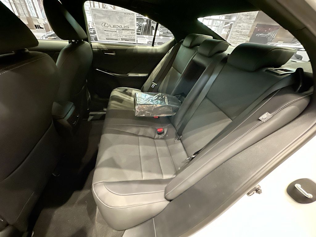2025 Lexus IS 350 16