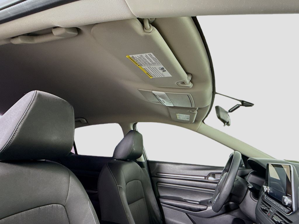 Thumbnail: 2019 Nissan Altima - 18