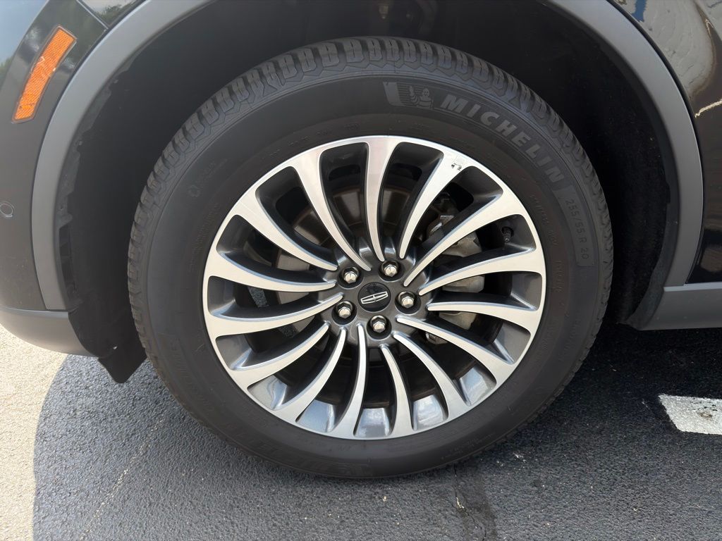 Thumbnail: 2021 Lincoln Aviator - 10