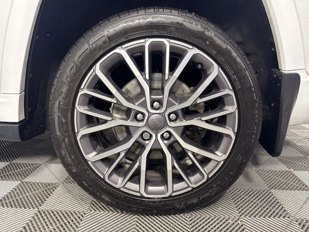 Thumbnail: 2022 Jeep Grand Cherokee L - 10