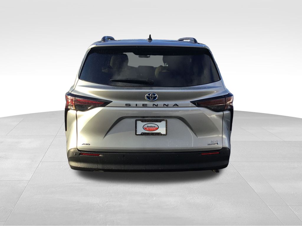 Thumbnail: 2024 Toyota Sienna - 4