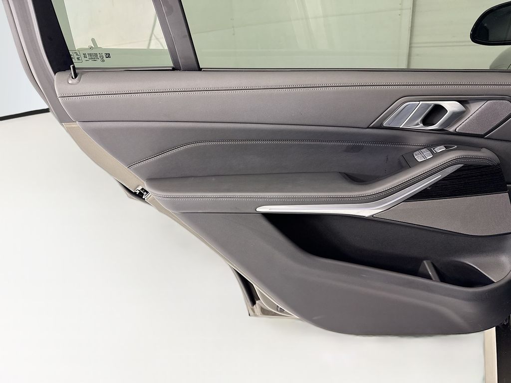 Thumbnail: 2024 BMW X7 - 25