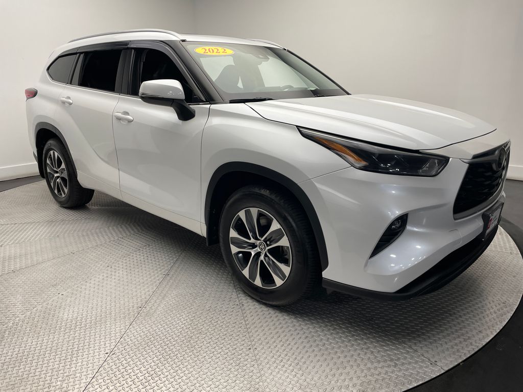 2022 Toyota Highlander XLE 3