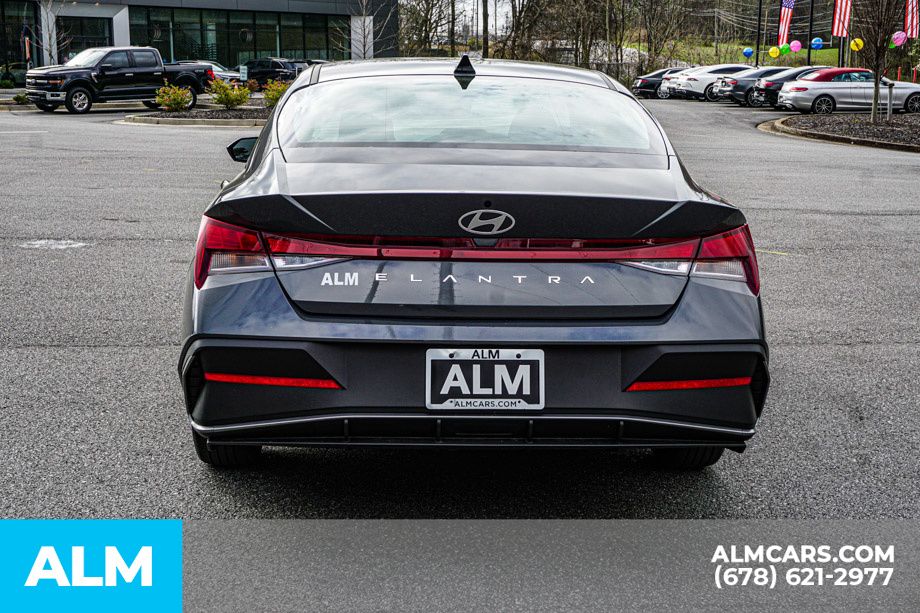 Used 2025 Gray Hyundai SE image 11
