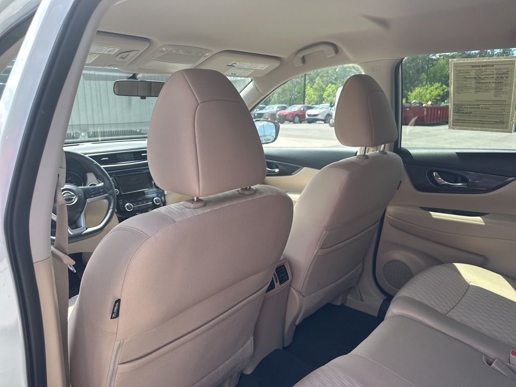 2018 Pearl White Nissan Rogue SV FWD SUV