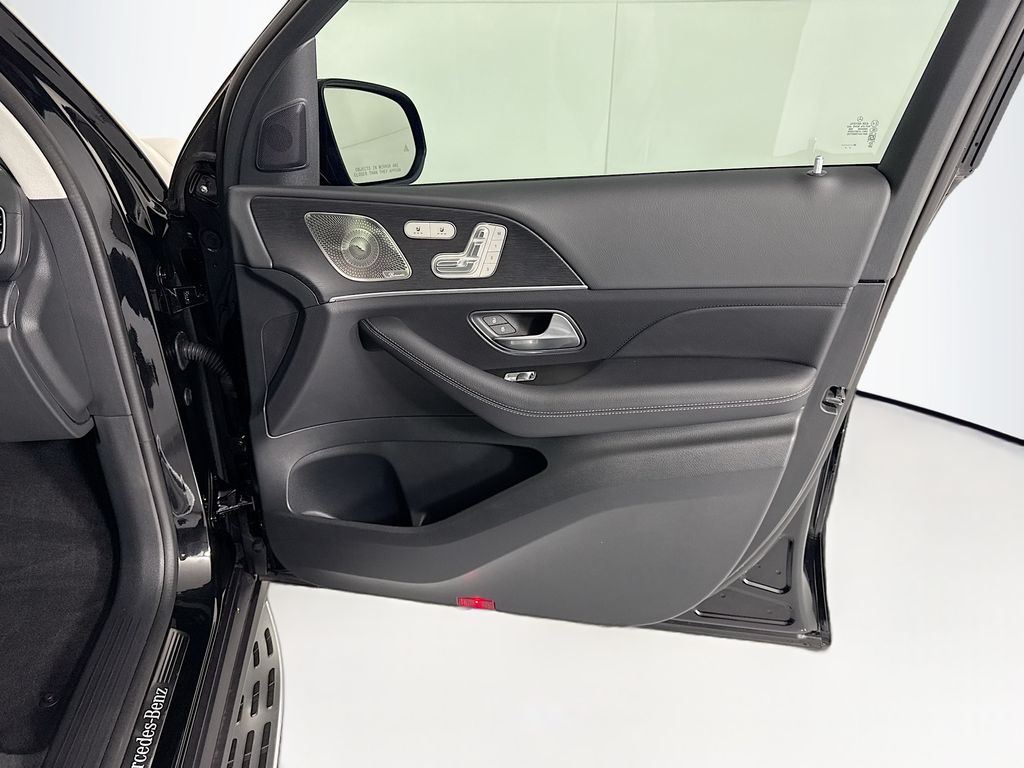 Thumbnail: 2026 Mercedes-Benz GLS - 26