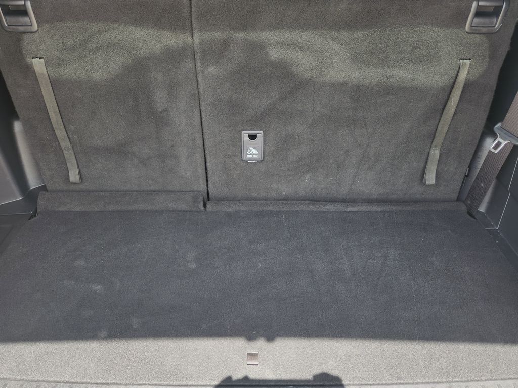 2025 Toyota Highlander LE - Photo 33