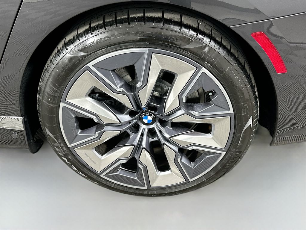 Thumbnail: 2026 BMW i7 - 23