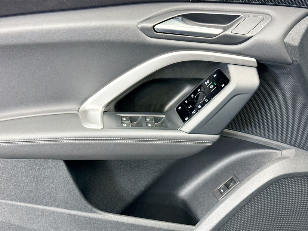 Thumbnail: 2025 Audi Q5 - 22