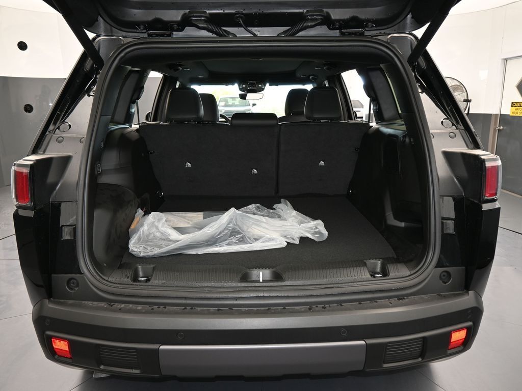 New 2026 diamond black crystal pearlcoat Jeep Limited image 34