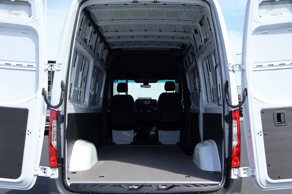 Thumbnail: 2025 Mercedes-Benz Sprinter - 8