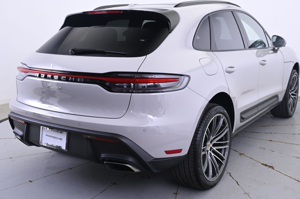 Thumbnail: 2026 Porsche Macan - 7
