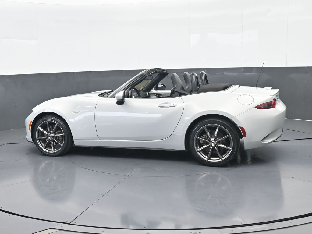 Used 2016 Ceramic Metallic Mazda Grand Touring image 3