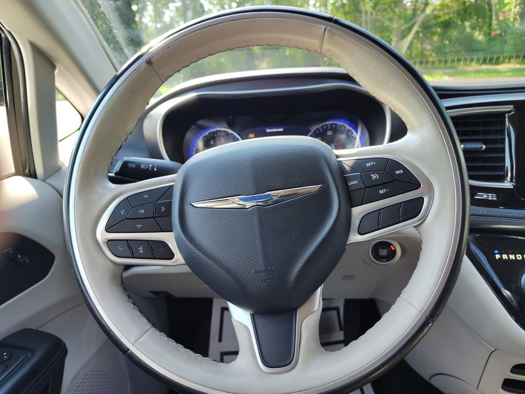 2020 Chrysler Pacifica Limited 11