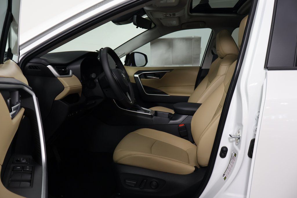 Thumbnail: 2025 Toyota RAV4 - 10