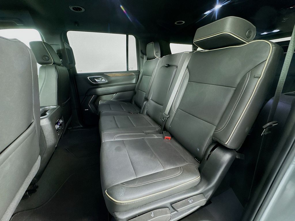 2024 Chevrolet Suburban Premier photo
